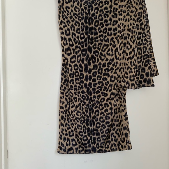 👗✨LEOPARD PRINT MINI DRESS - Picture 2 of 6